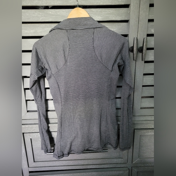 Columbia Black and Gray Striped Quarter Zip Long Sleeve Shirt - Size XS - NWOT - Picture 2 of 7